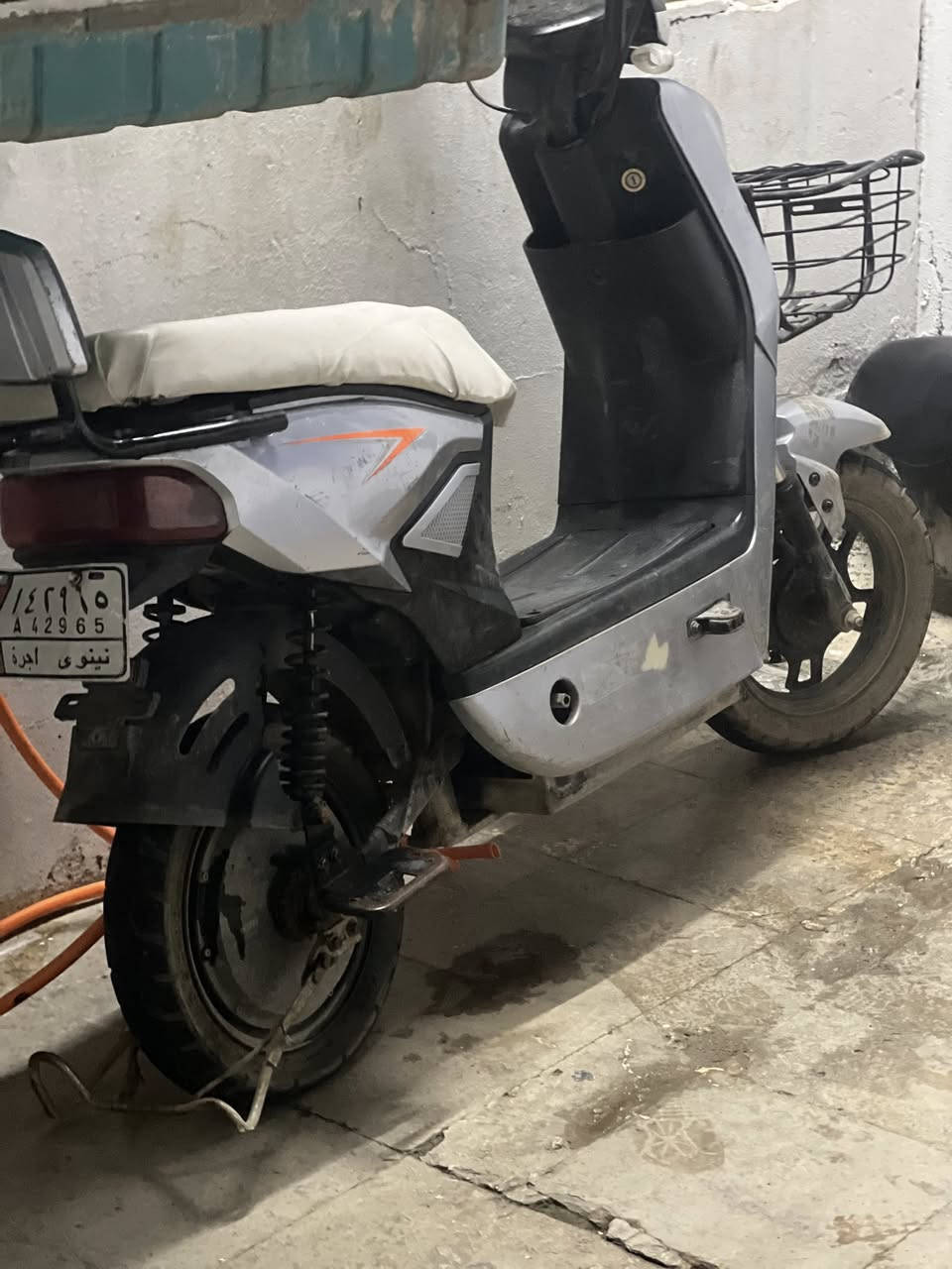 ماطور شحن للبيع الماطور كلشي بي شغال خمس بطاريات السرعه 70 الماطور يمشي 30 كيلو متر الماطور بس ناقصو باتري واحد حتى اكون صريح الماطور هسا شغال ويمشي بس عندي باتري واحد واكف السعر 160 بي مجال قليل ***********
