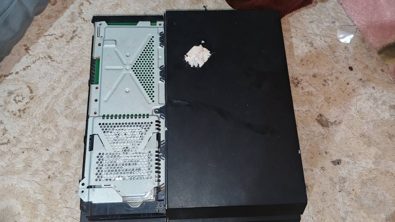 ابلي فور فات بسعر مناسب 125 الف مع يده ابلي فايف الاصليه البيضاء البلي بي مشكله مجهوله يعني اغل مصلح يسويها + اليده فقط تشحن ماتشتغل مشكلتها كلش بصيطه مع توصيل لجميع محافضات العراق +964 787 008 7696 للتواصل واتساب فقط..
