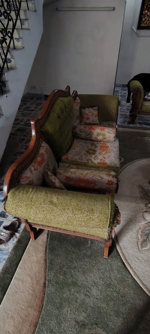 تخم زان مصري حفر
نظيف جدآ العنوان السيديه

9 مقاعد ***********
