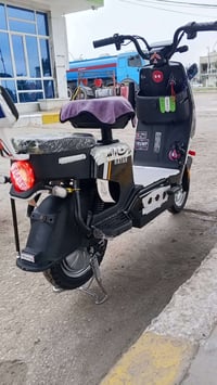 دراجة شحن • ٤ بطاريات • تشغيل عن بعد