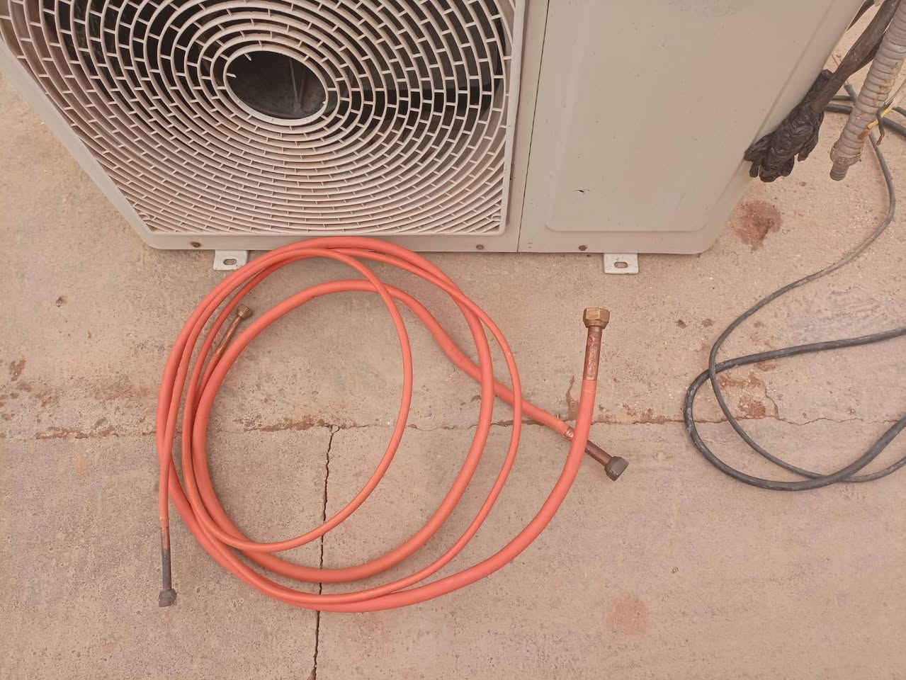 السلام عليكم يوجد سبلت طنين جنرال حار بارد جاهز على الشد بلادي المكان القائم السعر 300وبي مجال والشراي يتفضل ***********
