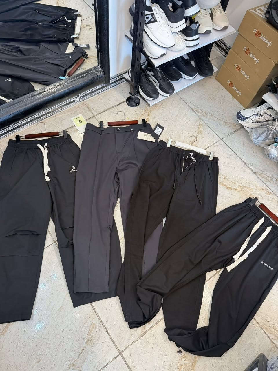 بدي قياسات كامله 
بجامه اقل شي موجوده قطعتين وفوك 
بنطرون اكو كامل واكو اقل شي ٣ قطع 
قميص ردن اقل شي قطعتين 

٥٠ بدي 
٥٠ بجامه 
٢٠ قميص ردن
٨ قطع نص ردن 
١٣ بنطرون 
مكاني بغداد البياع


**إذا كنت صاحب هذا الإعلان وتريد حذفه لأي سبب، رجاءا أرسل رسالة إلى الدعم الفني**