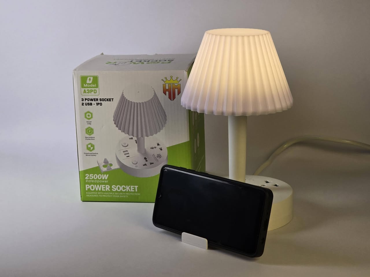 مصباح مكتبي و سيار كهربائي و منافذ شحن.

المميزات: يحتوي على 3 مقابس طاقة، مخرجين USB، ومخرج PD (شحن سريع).
الإضاءة: مصباح LED بألوان متعددة مع ميزة مستشعر ذكي.
الطاقة: قدرة مقدرة تصل إلى 2500 واط مع طول كابل 3 أمتار.
التصميم: تصميم مدمج يوفر مساحة للتخزين وشحن الهواتف.


**إذا كنت صاحب هذا الإعلان وتريد حذفه لأي سبب، رجاءا أرسل رسالة إلى الدعم الفني**