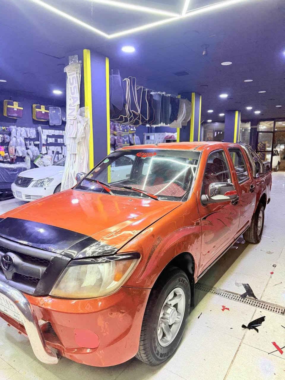 ئەم سەیارە جوانە بۆ فرۆشتن مۆدێلی ٢٠١٣ مەکینەو گێڕی بەشەرت مەکینە بەخە سەنەوێ عاجی لە گەڵە نە سبوخی هەیە نە زەربە هەموو گیانی بەشرت دینارێک مەسرفی نیە ماڵی دۆستە نرخی ٣٨ گڵا و ماعەمەلەیەکی برایانە 
ژ.م *********** كالار, السليمانية
