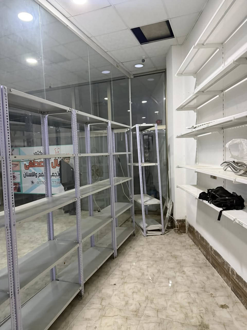 سلام عليكم رفوف جدااري ومتحرك جديد للبيع.
المتحرك 5 قطع  مااعرف بيش سعرهم 

الايريدهم خلي يخابر أو يراسل وهذا رقمي  ***********

عنوان رحيماوه
