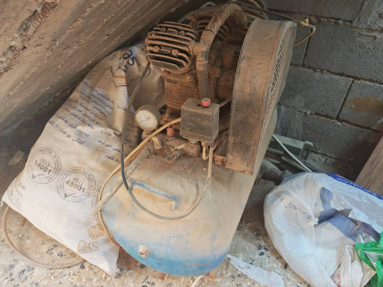 للبيع كمبريسر تبديل ماطور وعده نص يشتغل ونص عطلان كلهن ب225الف العنوان البصره شط  ستفسار راسل صفحه أو أتصل ***********
