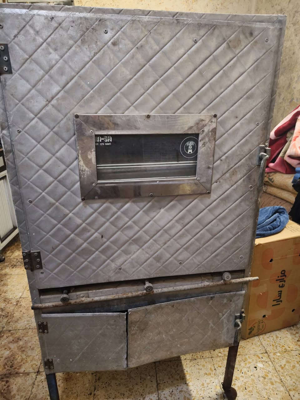 فرن للبيع ***********
