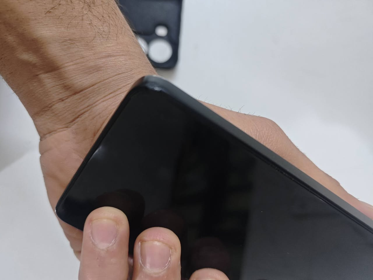 السلام عليكم بوكو x7 pro ذاكرة 512 عشوائيه 16 بي بس هاي الضربة جوة بالشاصي ممأثرة عليه مكاني بغداد سعرة 325 وبي مجال بسيط ***********
