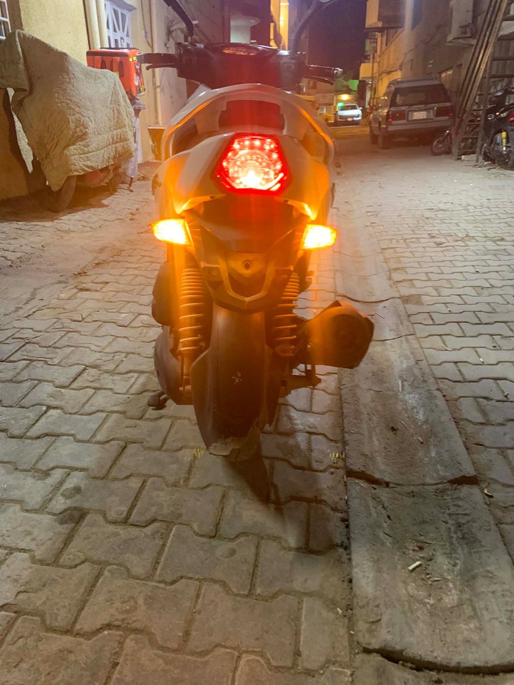 دراجة GTR 140 رمبة مسكر على 80
نوزل - نگرة سلف - اشاير - اضوية كلهن شغالات كما موضح في الصور - گفرات نضيفة جدًا - اقتصادية متصرف - قفل جوزة 