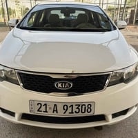 كيا سيراتو.  ٢٠١١ بيه ٣قطع صبغ اثر شخوط سياره نظيفه كفاله من ظربه ماشه...