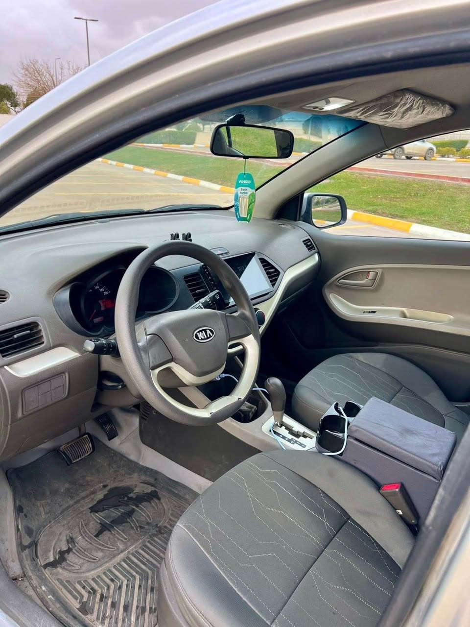 پيكاتؤ موديل ٢٠١٣ 
سيارةكة هيچي نيه بةس بئ بؤياغه سيارةكة بة ناو خؤمه ٥٨ هةزار رؤيشتيه رةقةم و سةنوي هةمووي نيويه گيروو مكينه هيچي نةكريتةوه هةمووي بةشةرت نرخى٨٨
*********** أربيل, العراق
