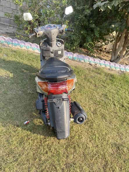 سلام عليكم دراجة سكنس نثية 
دراجة مرتبة على ايدي مال جناي مستعجل على بيعتها لأسباب خاصة شراي يدخل خاص او يتصل على هذه الرقم سعر 300 مكاني بغداد الشعلة ‭0776 393 9828‬
