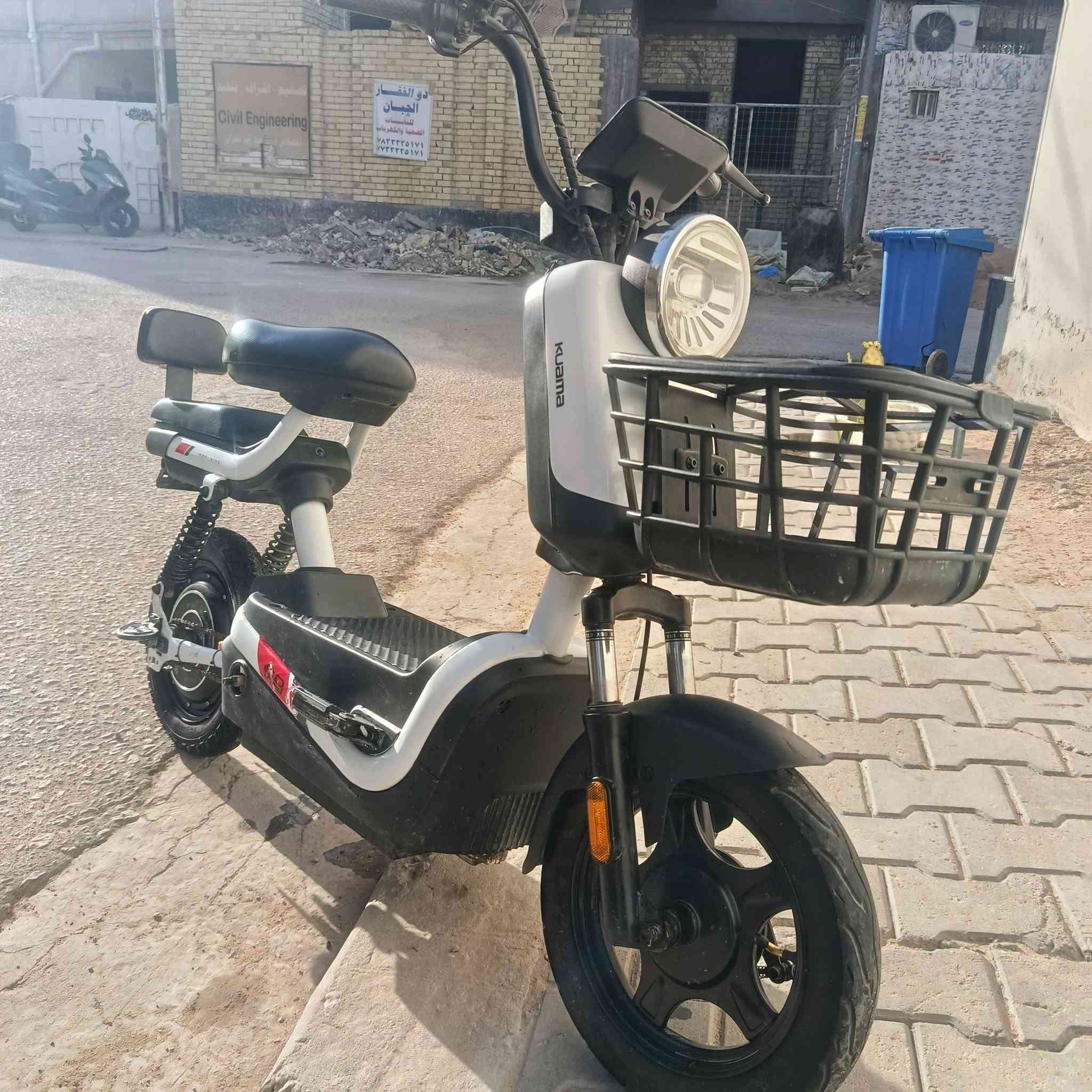 دراجه شحن
بريمر kuama حجم 14 
4 بطاريات جدد 
دراجه اخت الجديده نضيفه حيل 
تايرات بوضع الوكاله مختمات 
مرايه + سله + بريكات جدد 
كهربائيات كله شغاله 
دراجه 48v شلعه قويه وسريعه كلش 

دراجه جديده لحد يكسر بسعره 260 وبيه مجال 

رقمي *********** 
متواجد ماسنجر
