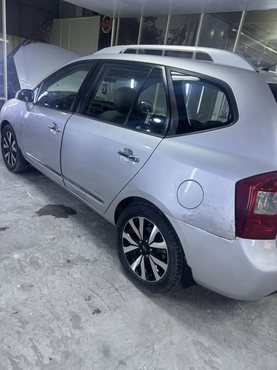 كيا كارينز موديل ٢٠١٠ خليجي مكينه ٢٠٠٠ فول مواصفات بيها صندوك صبغ وهلال مال جاملغ فقط بيها مكانات بار 
مكاني بغداد 
السعر ٩٨ قفل 
***********
