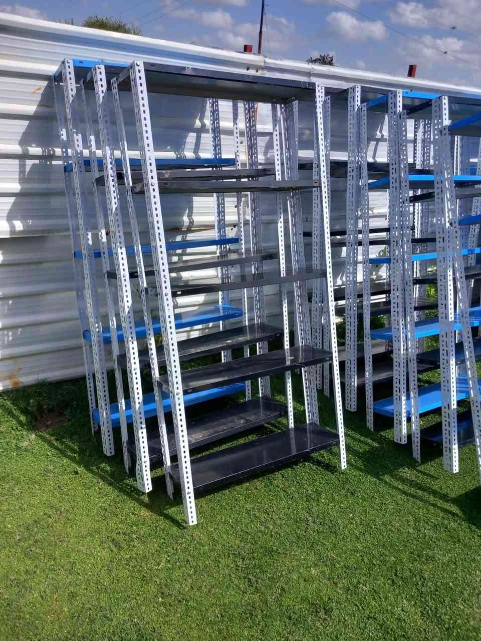 السلام عليكم 
رفوف مستعملة شهر واحد
عدد ٨ 
سعر الرف ٣٥
***********
