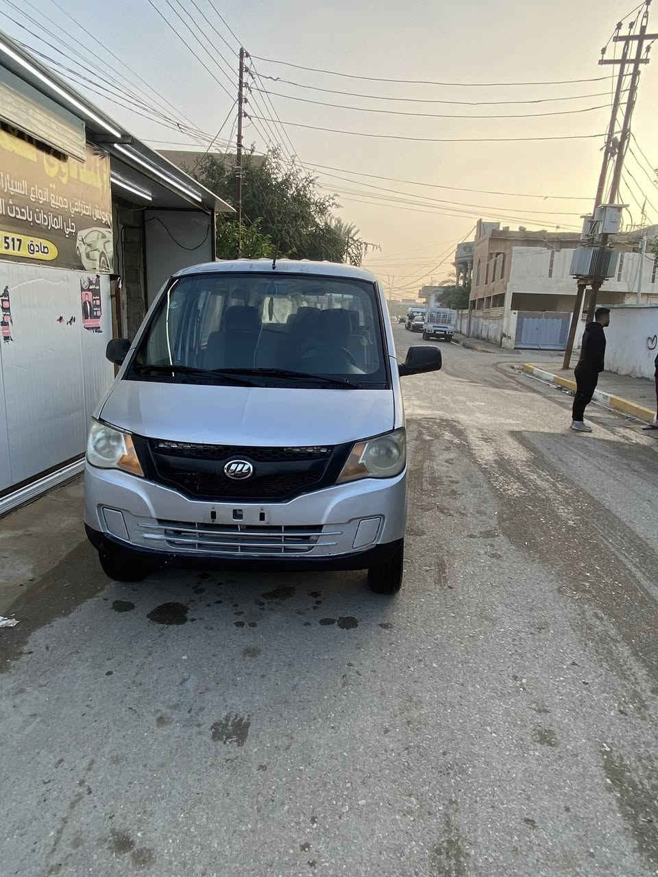 السلام عليكم سياره إيفان صيني عشره راكب سياره كامله وبلديه صدر جديد باتري جديد كهربايات كله شغال تدفه تبريد ويه السويج كامله عله آخر حبايه كبل للشارع سياره مال  مزاد ارقامه عل دوله مجانا تلحك رسوم بسيطه سعر ٣٨وبيه مجال بصيط رقم ***********
