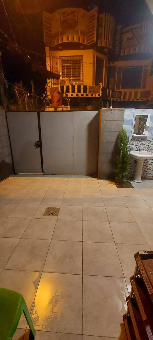 للبيع دار طابو زراعي سند 25 بسم صاحب الدار مساحه 120متر واجهه 7 محتوياته غرفه وصاله  ومطبخ وكليدور مجمع صحيات داخليه وخارجية ومناور عدد 2 طارمه واسعه نواقص فرشي استاره محجر العنوان زوير الغربي اكثر من طريق فرع مخبز علوش  قبل المشروع على يمين وطريق ثاني فرع ابو خستاوي فرع سيد علي قبل الملعب على يمين السعر 75 قابل للتفاوض 
مكتب الشمس للعقار 
***********وات ساب 

+9647855869494
