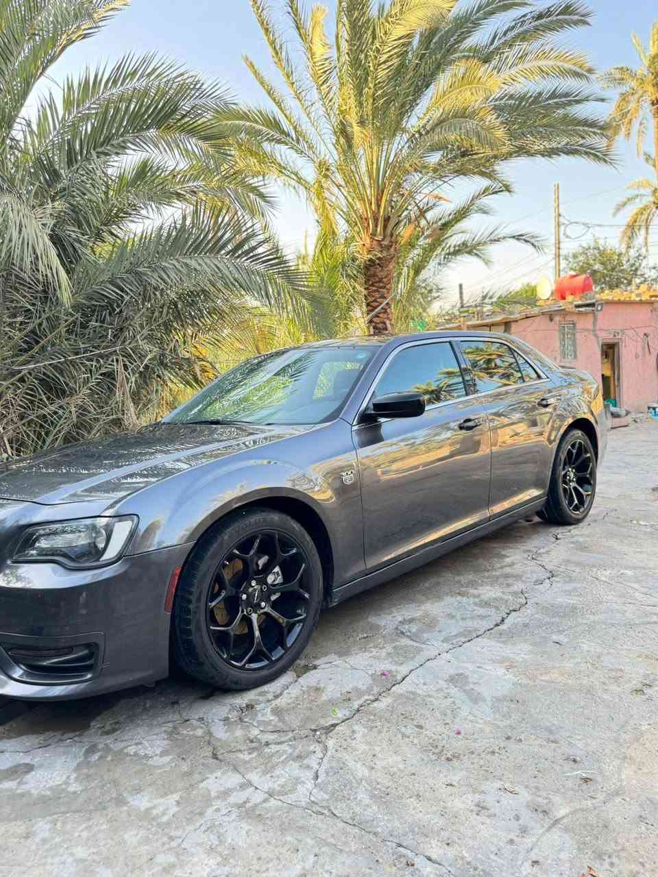 كلايسلر اوباما موصفات C/300 فول مواصفات موديل 2017
بنراما 
تبريد قطعتين 
كشنات تتدفئه تبريد 
تشتغل عن بعد 
مكينه 6 سلندر 
تحكمات ستيرين 
كير موس 
بصمه ابواب 
بصمه تشغيل 
حادثه الهلال الخلفي الايسر  مكفوله كفاله عامه 
رقم دولي تحويل ثاني يوم بسمنا شخصيا 
***********
