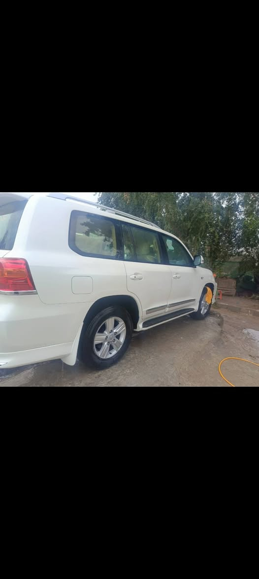 سلام عليكم للبيع لاندكروزر 2012 بريم  مكفولة كفاله عامه حتئ من شخط السياره فول مواصفات vxr v8 5700 تايرات الشركه بيهه داخل بيجي ستيرن كهربائي تبريد ثلج الكشنات كهربائي تبريد كشنات السعر 425
الرقم : ***********
***********
