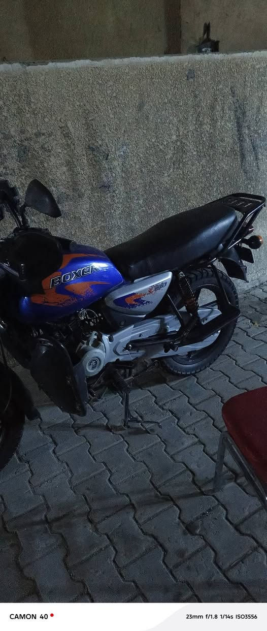 السلام عليكم بوكسر موديل 2023 دراجه نضيفه وخير  من الله مجفته تجفيت شركه بيه منضومه زنون كلش قوي واقيه ام الاشاير ودرع ابو الجيب الدراجه خير من الله وكل تبديلتين ابدل الها فلاتر معتني بيه بمعنى الكلمه الدراجه رقم وسنويه ولوحات نكليزيه السعر المطلوب 2300 مليونين و300 وبيها مجال العنوان بغداد الجديده *********** اتصل بيك خير وتدلل
