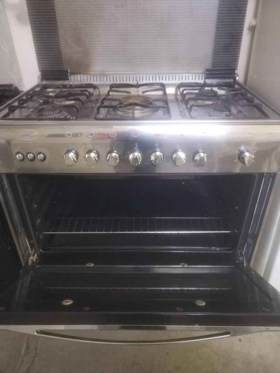 طباخ 5عيون كلش نضيف للبيع *********** ***********
