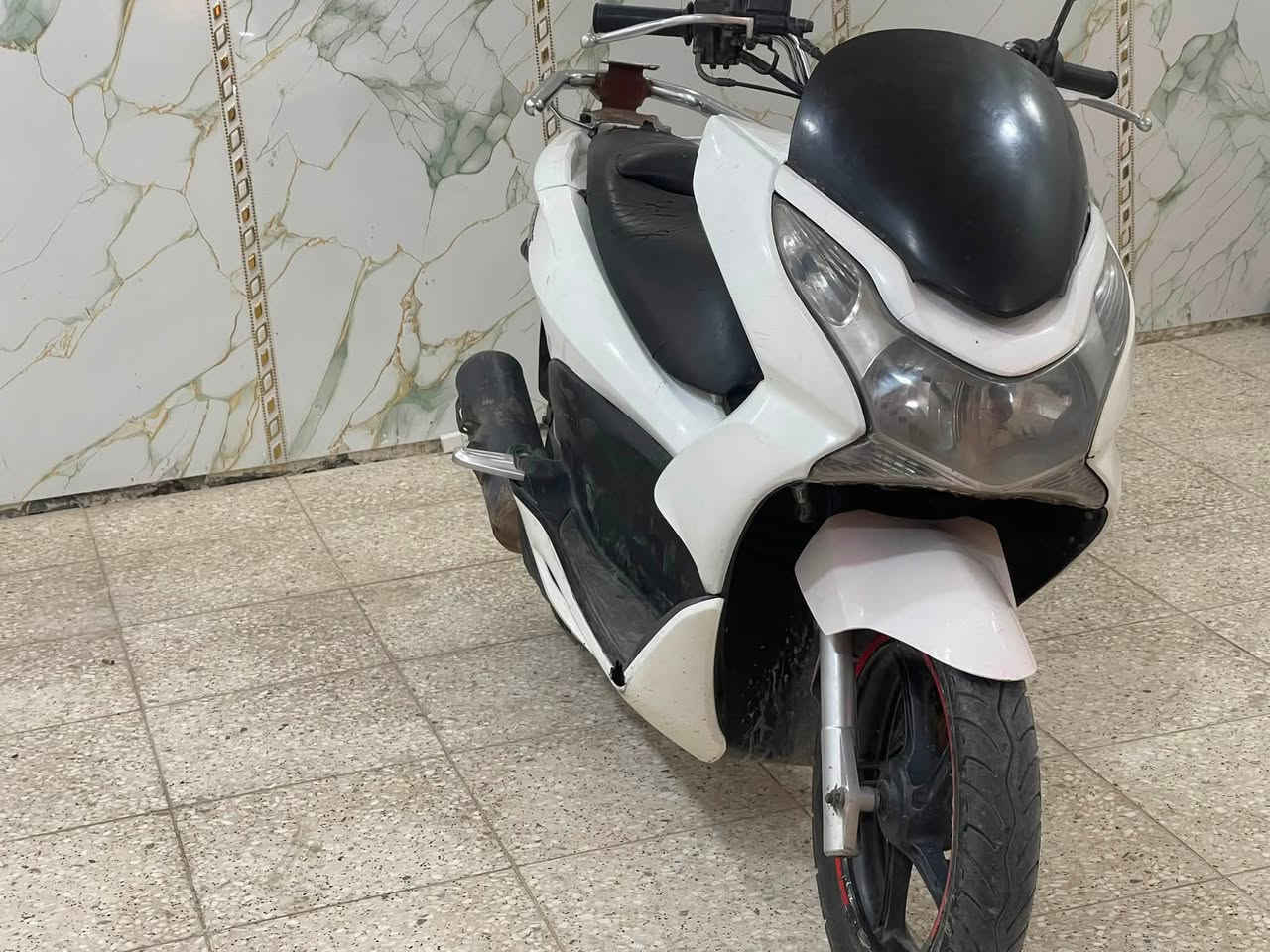 سلام عليكم دراجة بيسي اكس جيل اول دراجة نضيفة عوزها ترتيبات بصيطة وعوزها فيت بم فقط الداجة جاي تحمة سبب ألفيت بم عنواني بغداد الكمالية الستفسار ***********
