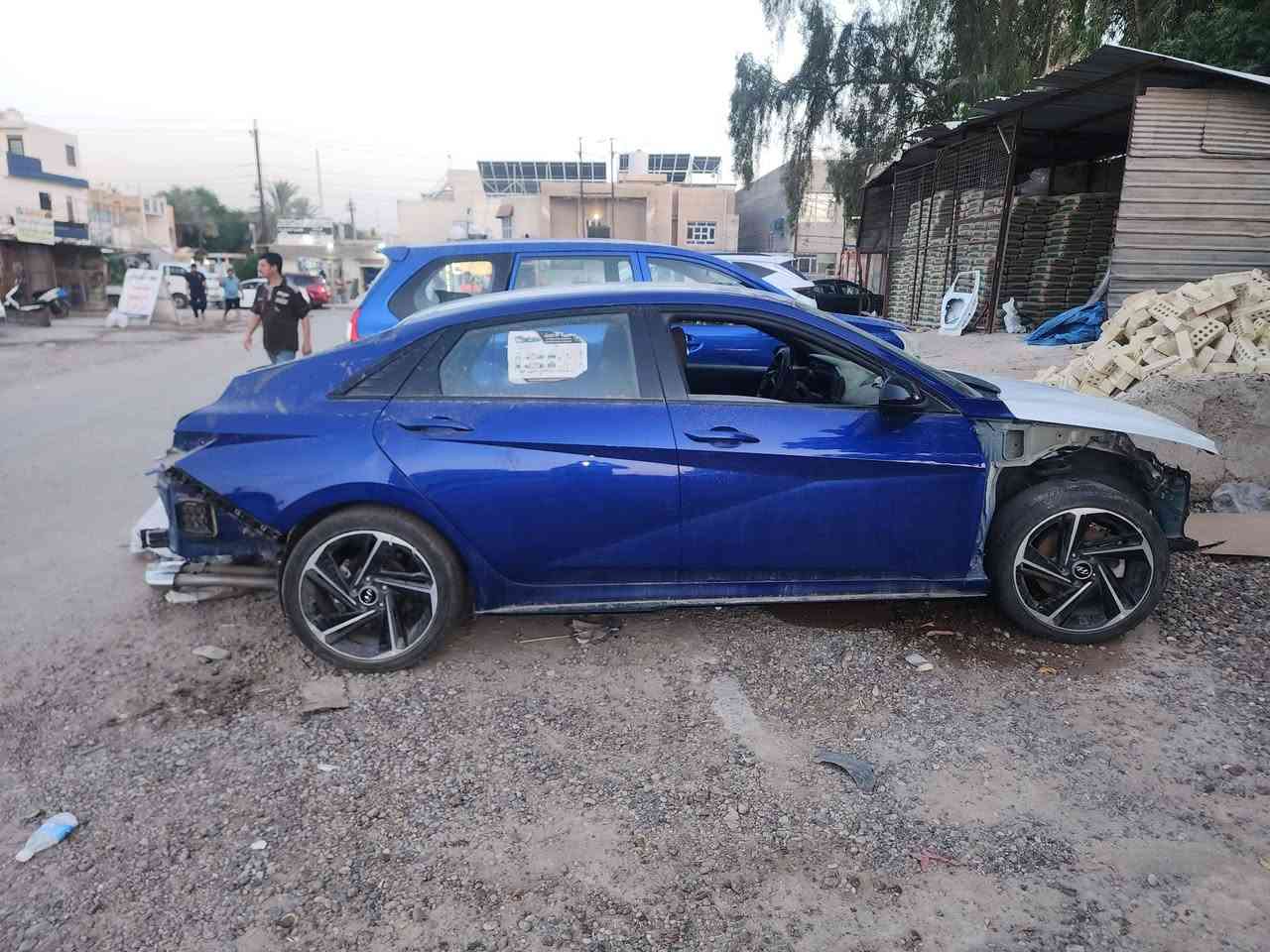 السلام عليكم . شباب عندي هاي السيارة هونداي النترا ان لاين للبيع عله هاي الوضعيه احتاجيت ومكدرت اكملهه المهم معروفه هاي السيارة شغالة وتمشي بس مثل مصورها حرة السيارة والله كلفتني شده ابيع بالسعر نفسه وبي مجال مكانهه بغداد العامريه 
*********** اتصل وبيكم خير وادللو بس شباب رحمه الوالديكم بدون متكسرون بحلال العالم وجزاكم الله خيرا
