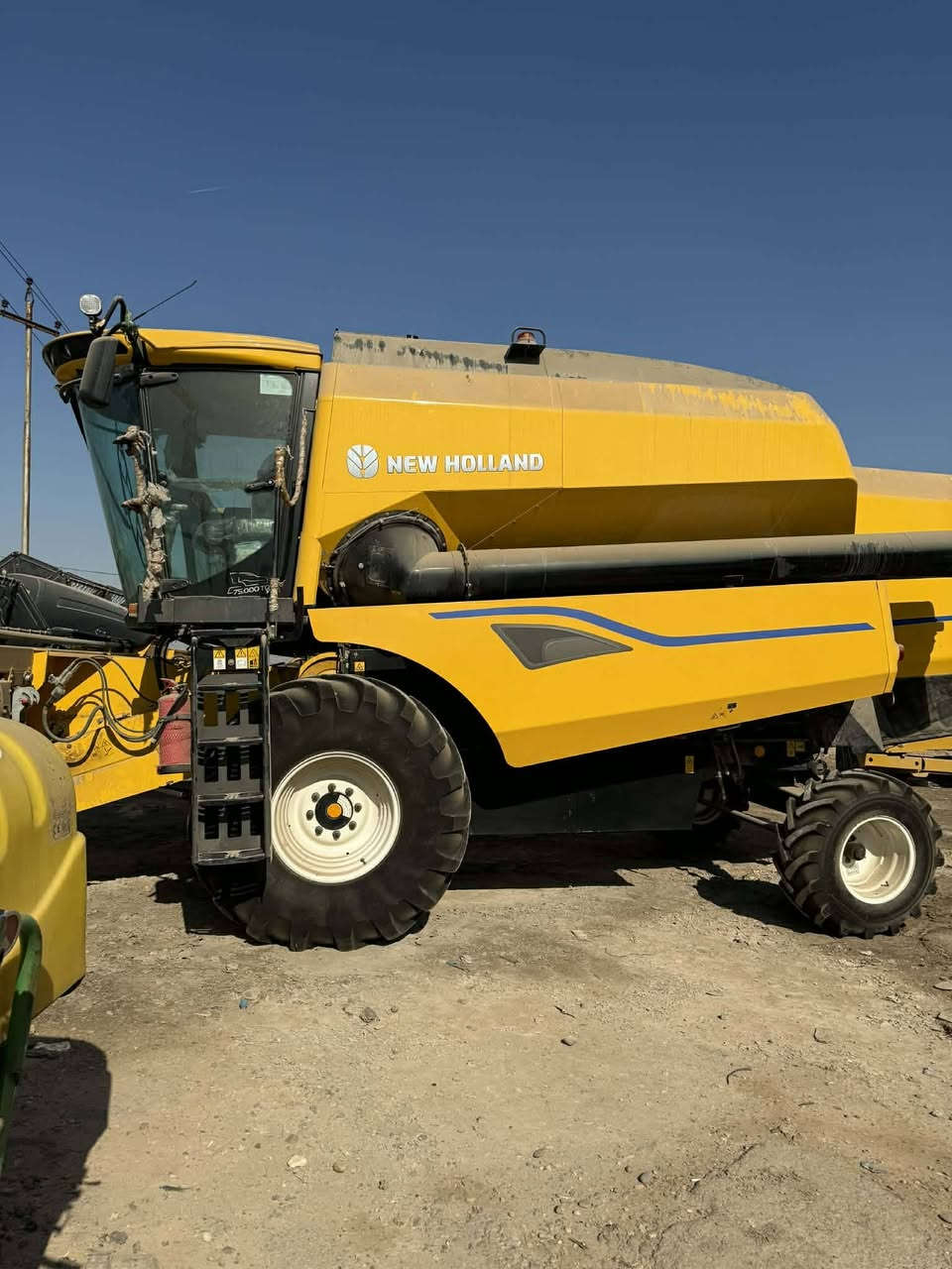 السلام عليكم حاصده نيهولند 4بلم موديل 25 عاده 300 ساعه نضيفه حيل للاستفسار الاتصال ***********
