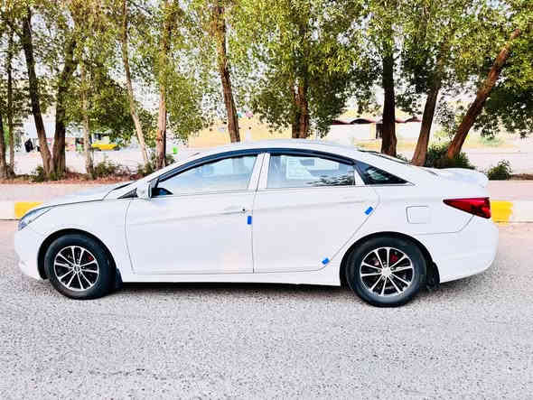 هيونداي سوناتا 2013 خليجي
مكينه 2400 كير 6 نمر
رقم القادسيه الدولي الجديد وهزه جديده باسمي شخصيا 
تبريد ثلج قطعتين امامي وخلفي
مواصفات نص فول 
حساسات خلفيه 
شاشه كبيره 
كامره خلفيه
تحكم بالستيرن
مري شفط واشاير بالمري 
ويل كروم
لد امامي 
كشنات مخمل 
تخم تاير جديد 
حداديه جديده برغي واحد مابيه نقص 
السياره بيه رش بسيط قطعتين فقط بدون تبدل او فتح
ونصبته كلش حلوه الواقع احلى من الصور 
السعر  130 وبيه مجال بسيط 
مكاني الديوانيه قضاء عفك 
رقم التلفون ***********
