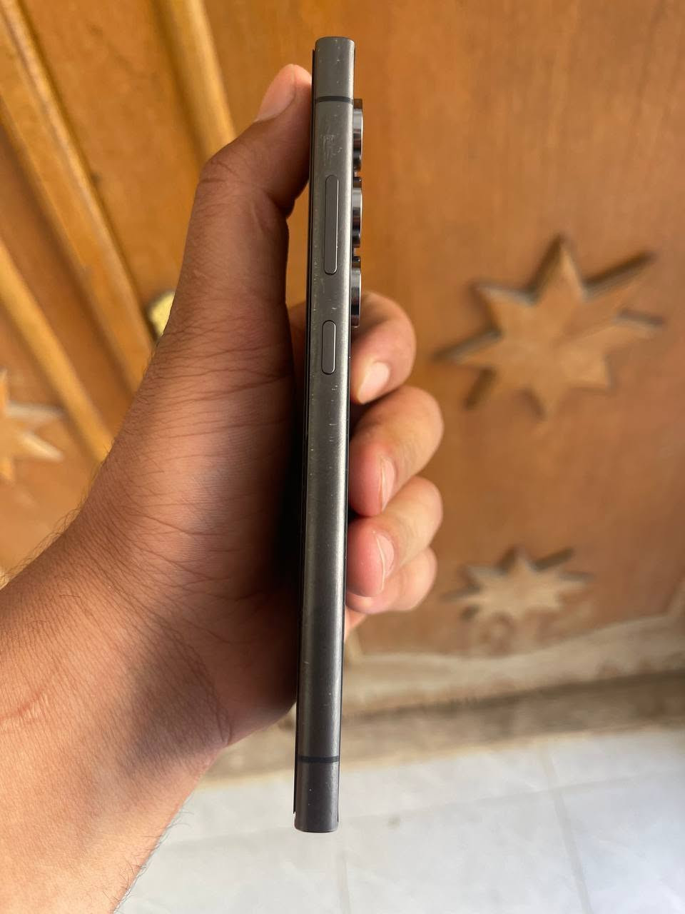 السلام عليكم عندي جهاز S24 الترا ذاكره 256 رام 12+12 معالج Snapdragon 8 Gen 3 بطارية 5000mAh مع شحن سلكي 45W شاشة 6.8 بوصة Dynamic AMOLED 2X بدقة QHD+ ومعدل تحديث 120Hz وسطوع يصل إلى 2600 شمعة كاميرا رئيسية 200MP مع كاميرات تقريب 50MP (5x) و10MP (3x) وعدسة واسعة 12MP السعر 870 مكاني حله شارع 60 رقمي ***********
