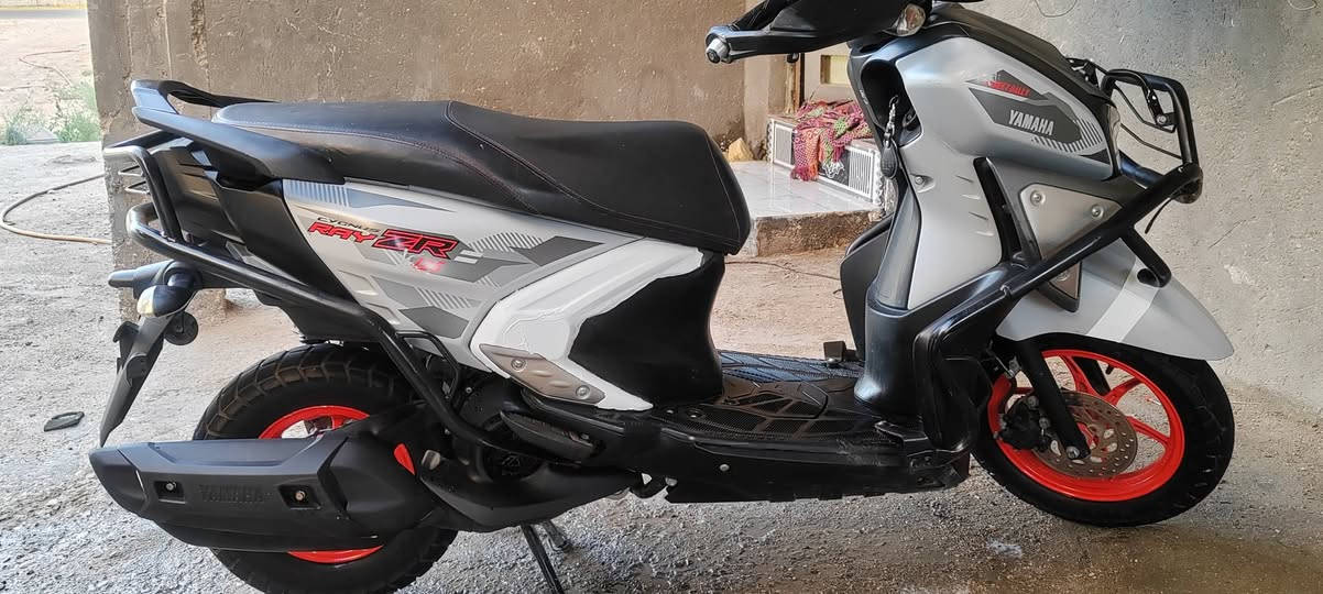 السلام عليكم.
Yamaha ZR
دراجه زت آر موديل 2023. مكفوله وجديده
الدراجه أوراق اصولي تترقم مثنى
دراجه كفاله عامه.
 الاستفسار ***********
