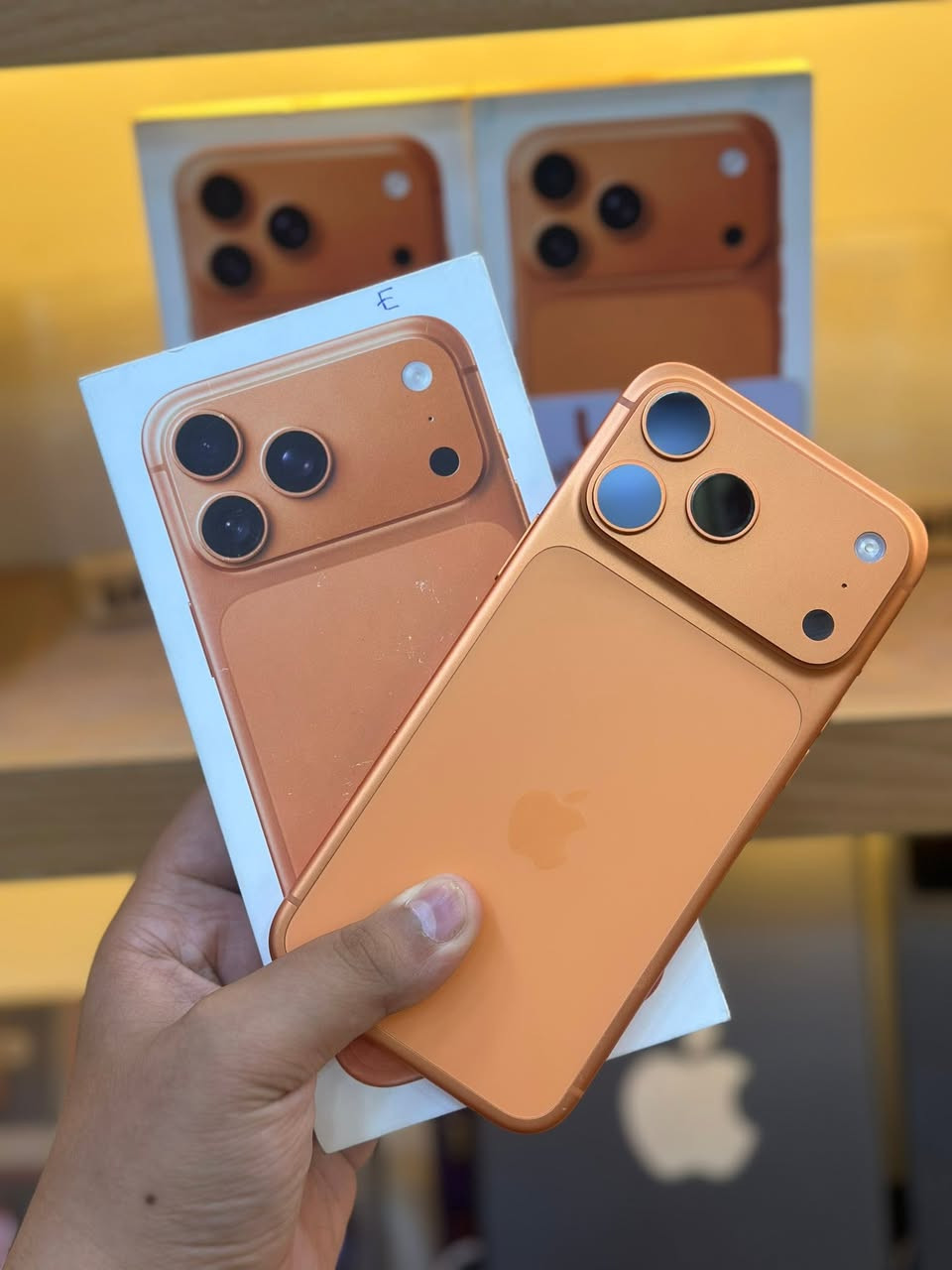 IPhone 17 pro max 🧡🧡
بطاريه 100
مشحون مره وحده 
شريحه الكترونيه 
وبسعر فرق عن الجديد بهواي 🔥🔥🔥

📍الديوانية_شارع المصورين _ مكتب علي 2
📞***********
