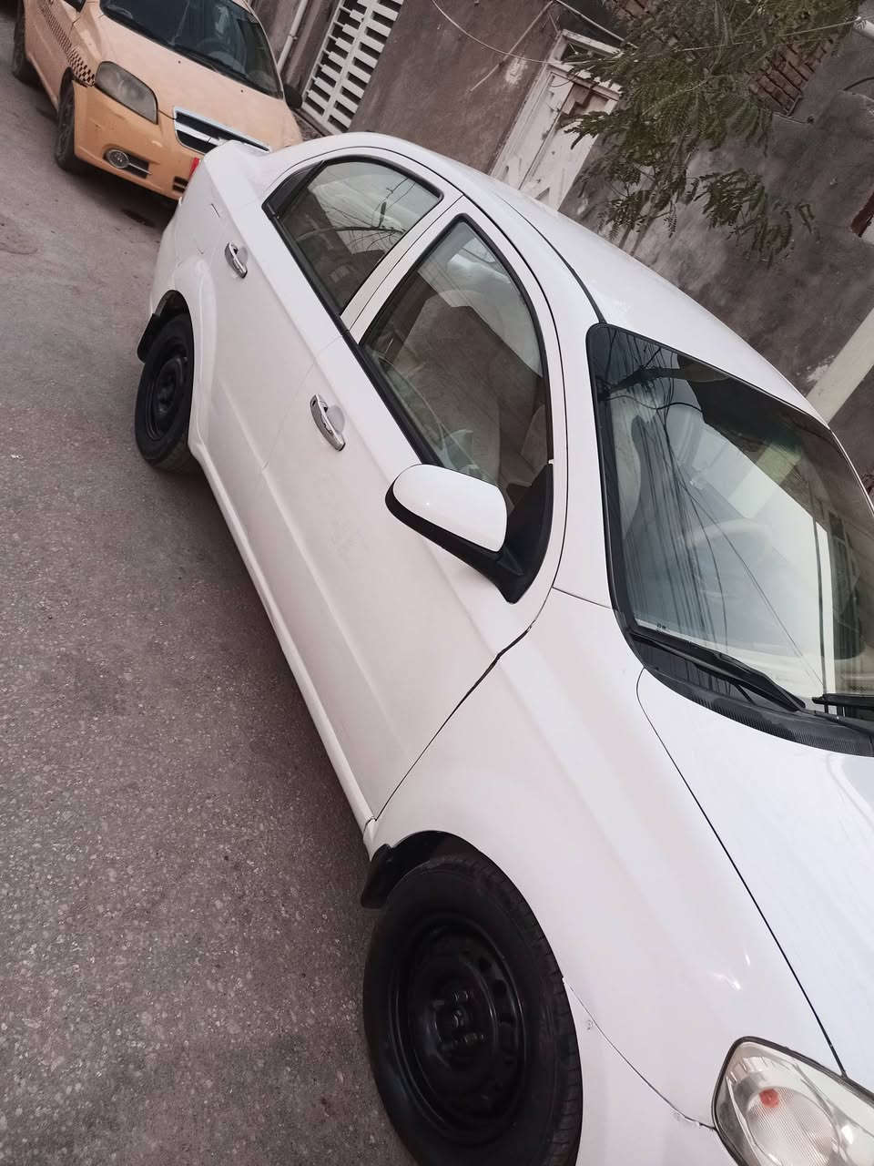 أفيو موديل2010 رقم قادسية بسمي بيهه قطعتين ونص صبغ بدون ضربة سيارة جاهزة كهربائيات تبريد شغال كير جديد كور جديد مكاني نجف بيع او مراوس حسب القناعة رقمي *********** ما متواجد عالفيس
