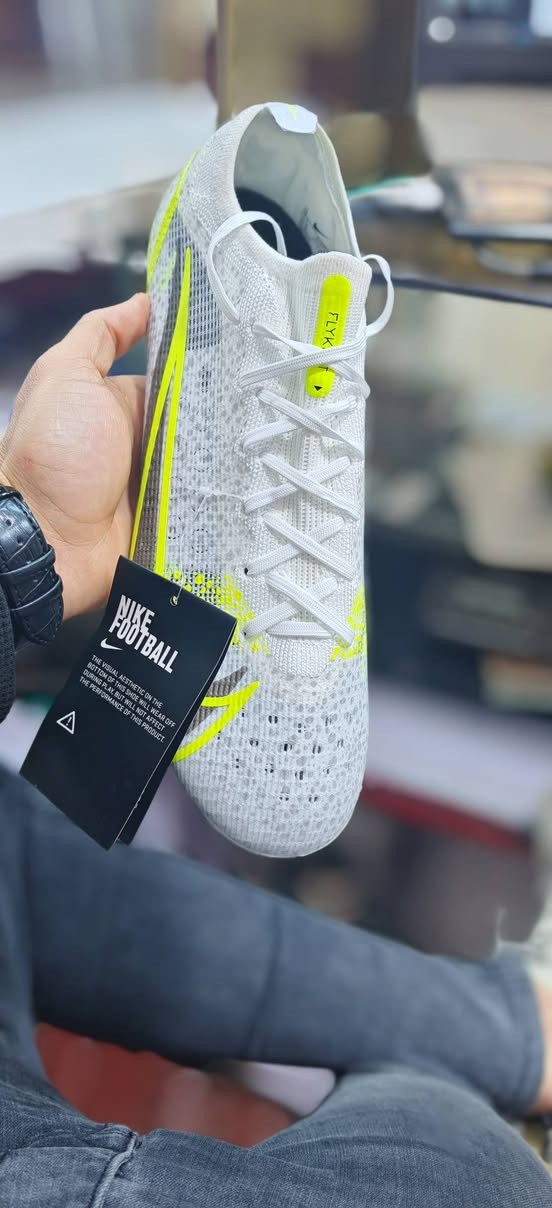 نايك ميركورال 
قياس 28cm 44 
بدون وزن 
السعر قيم  انت 
كربلاء حي الحر قرب مجمع ليمونه 
لايوجد توصيل فقط داخل كربلاء


**إذا كنت صاحب هذا الإعلان وتريد حذفه لأي سبب، رجاءا أرسل رسالة إلى الدعم الفني**