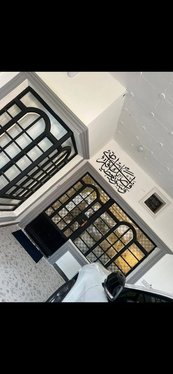 للبيع دار مساحه ٢٤٠ متر طابو صرف بناء طابوك طابق اونص
توله فروش قرب مدرسه جرير قريب من شارع عام
***********
