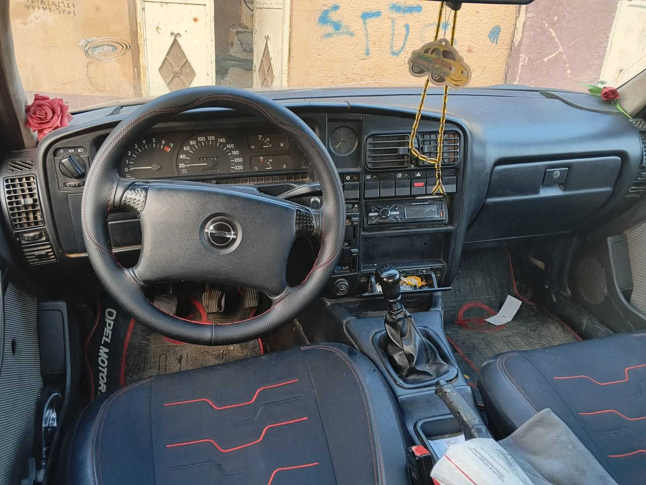 سلام عليكم للبيع سعر ٣٢ورقه قفلها السياره بسمي تحويل مباشر سنويا ٣١ السياره وضع شركه لاخياس ولا طخه موديل ٩٣اتصل *********** مكاني موصل
