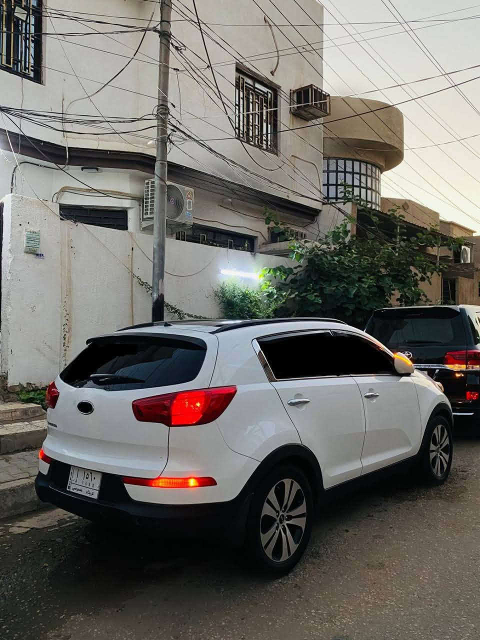 كيه سبورتج خليجي
موديل ٢٠١١
فول موصفات 
بانورما 
داخل جلد 
مكينه دوش 
بصمه 
كير مكينه خير من الله 
تبريد ثلج 
السياره خير من الله 
رقم كربلاء حلو ومميز  1560
بيه صبغ شبر بجاملغ لأمامي 
مكاني كربلاء 
سعر ١٢٧وبيه مجال 
***********
