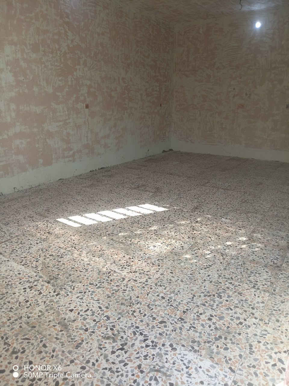 سلام عليكم خلفه تطبيك *********** متفرغ حالين شتغل على يومي على المتر مكاني سبع البور البصام
