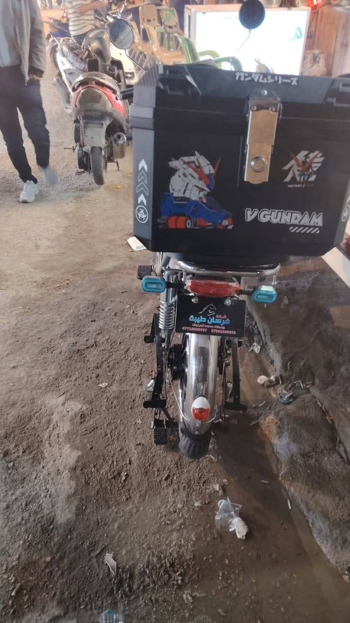 دراجة كهربائيه مميزه بالعراق
بطارية : ليثيوم
المحرك : 1000 واط
تمشيك 60 . 40 كم 
وتشيل وزن عالي ونظام دبلات قوي دراجة متكامله وتغنيك عن البانزين وتجي وياها  + شاحنه + حقيبه تخزين
عنواني ناصرية مركز 
سعر 500 قفل 
تواصل ***********
