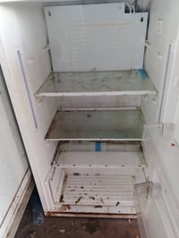 ثلاجه • حجم كبير • تشتغل وتطفي