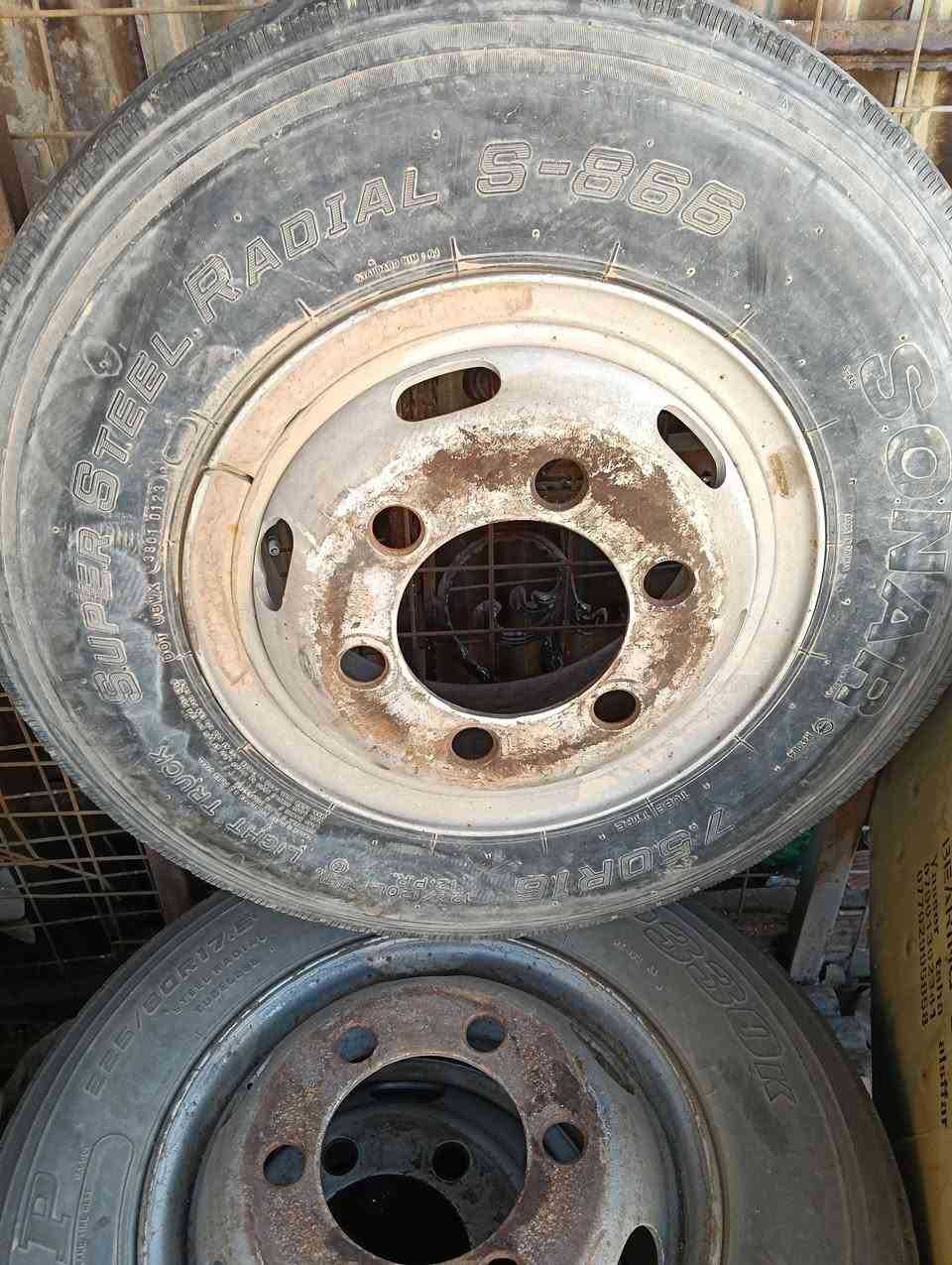 تايرات كنتر للبيع عدد ٣ واحد حجم ١٦ جوبلس والثاني ١٧ ونص جوبلس والثالث ١٦ طوك  سعر الواحد ١٠٠ الف  عنوان بغداد موبايل ***********
***********
