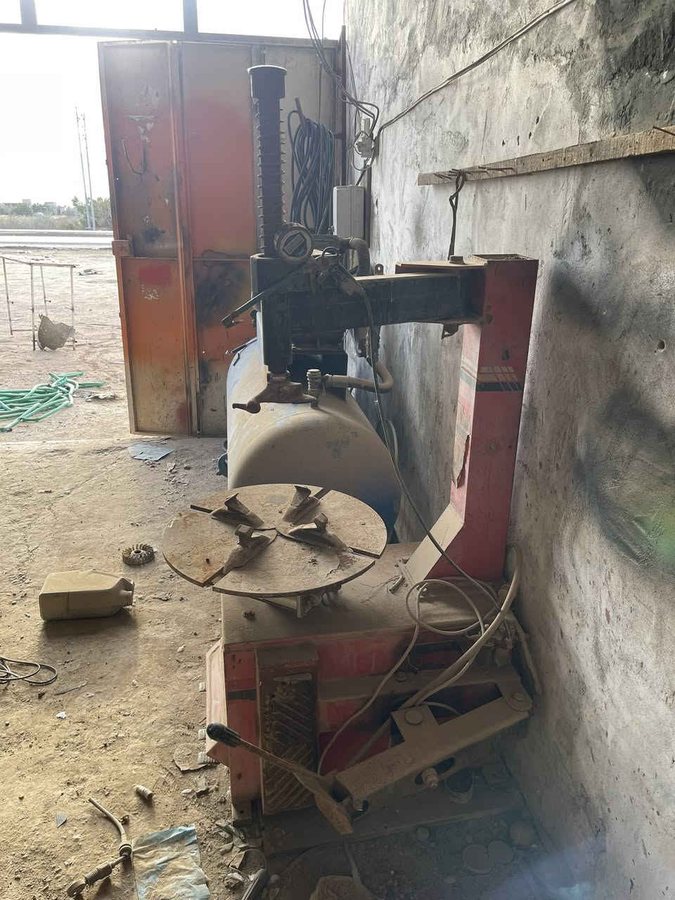 للبيع 
كمبريسر اصلي حجم 1000 السعر مليونين وربع
خالعة مستعملة السعر 300الف
همر اصلي مع صوندة مسلح 20 متر السعر 400الف
المكان الديوانية الحمزة ااشرقي
للأستفسار 
***********
