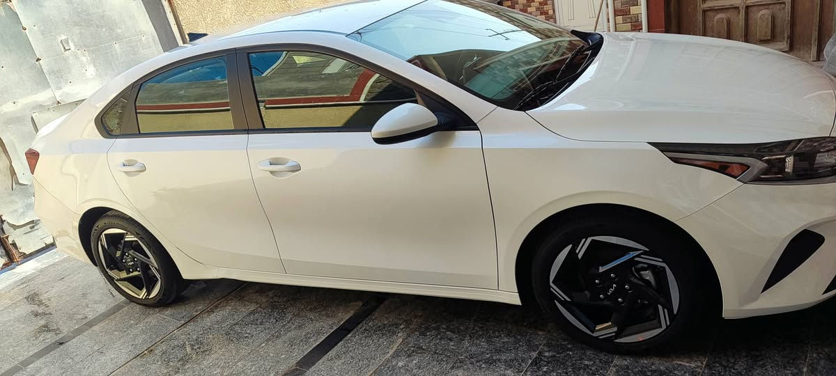 فورتي 24 كلين مكفول باسم ي ترقيم جديد ماشيه4000 جديده السعر 185 قفل صور امريكا بالمنشور ‏‪***********‬‏
