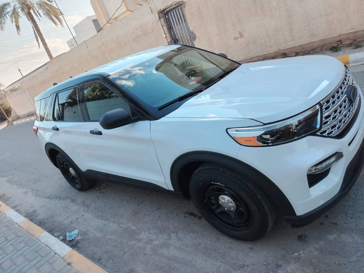 السلام عليكم

للبيع فورد اكسبلور بوليسي  2024 

وارد امريكي ضرر بسيط بيه بس البنيد مصبوغ بدون دواخل شاصي ولغد سليم 

صوّر الحادث مرفقه مع الصور 

مواصفات بوليسي 

محرك 6  حجم  3300

كير تعليك 

سيارة حلوه وجديده ضرر بسيط بيه بس البنيد صبغ يعني قطعة وحده 

السيارة حره بدون رقم 

السعر  180 وبيه مجال الشراي يخابر 

‭0773 253 3889‬
