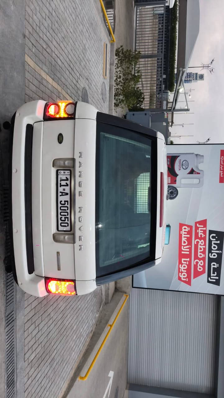 السلام عليكم رانج لوفر اوتماتيك موديل 2009 السياره اخوان مكفوله من الرقم للرقم وجاهزه مجهزه وجديده جدا لا ضربه ولا صبغ ماعده الدعاميات صبغ فقط مكينه وكير بلكارتون شرط 8 سلندر تفس طبيعي المرغوب اقتصادي جدا وعلضمان شرط صرف بانزين اكسنت للامانه غرفتها جديده تخم تاير جديد السياره فول مواصفات كلشي الي ابالك بيها السعر 120 قفل قفل بدون عمله مكاني بغداد السيديه تقاطع درويش رقمي *********** وبلعافيه عليه الياخذها بغداد, العراق
