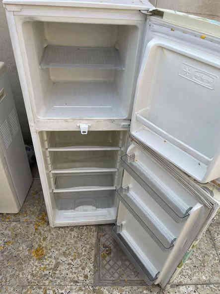 للبيع.  اغراض كلها شغاله شرط الفحص.  ولامانه تاخذه 3ايام متشتغل الحاجه ترجع.  الثلاجات 100. الوحد 50،، البسكل 30كله فافون هاذه مو حديد الماطورات 65،،،،، العد 2،،،، الغساله. 60،، البراد 50،، اخوالجديد الله شاهد.***********حي العامل لتواصل وات ساب
