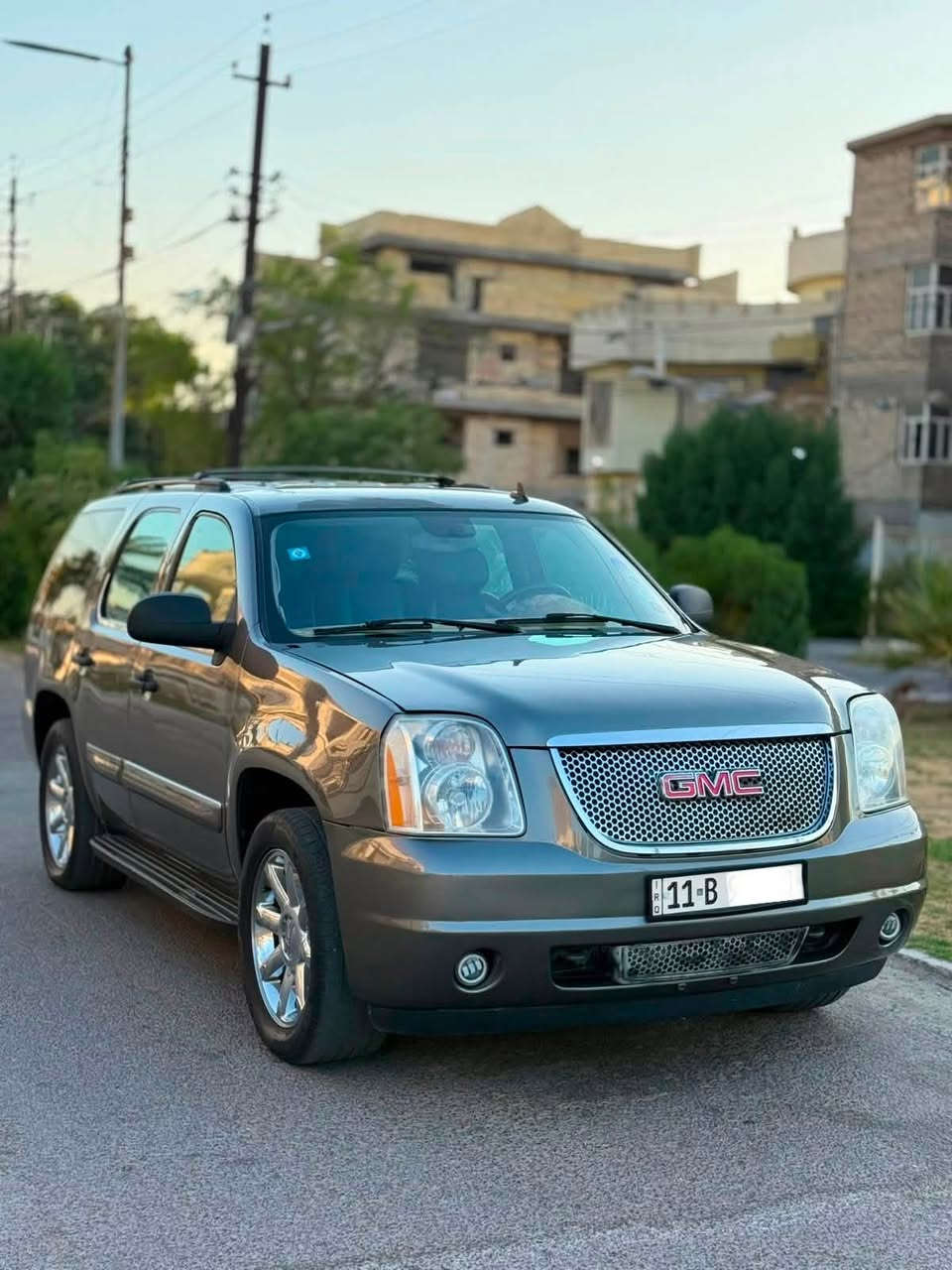 السلام عليكم جمسي دنالي بتره 
موديل2008 
، محرك 5300 جدي
مواصفات كشنات جلد + ذاكرة +كهرباء
ذاكرة بل كشنات شاشه كأمرة 
تحكمات فول 
حداديه صدر جديده تخم تاير جديد 
 تبريد ثلج ٣قطع 
بدون نقص + كير مكينه اكسل مكفولات 
السيارة جاهزه ومتعوب عليها 
رقم بغداد دولي ب اسمي تحويل مباشر 
(((( صبغ حزام الجمالية فقط))))
السعر ١٣٣ وبيها مجال 
الاستفسار ***********
العنوان بغداد
