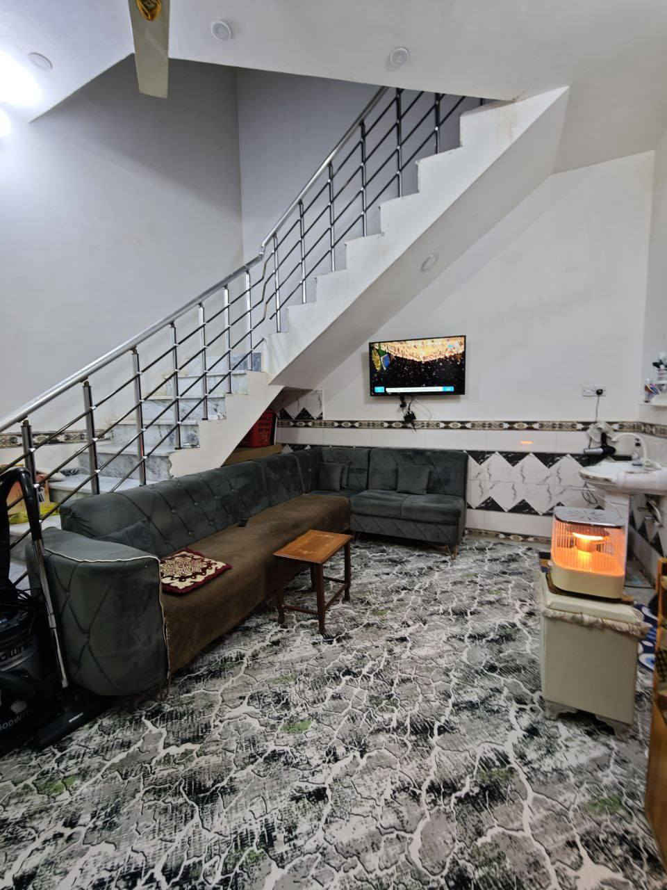 دار للبيـع في منطقه العرضات
(100 متر مربع ركن 10x10 )

كونكريت 

بناء حديث (2023) طابق واحد

قـرب مدرسة الدجى الابتدائية 

غرفة نوم+صاله+منور وصحيات

أستقبال+مطبخ

صحيات خارجيه

السعر 125 مليون (بيه مجال بسيط)

للاستفسار *********** ☎️🤳
