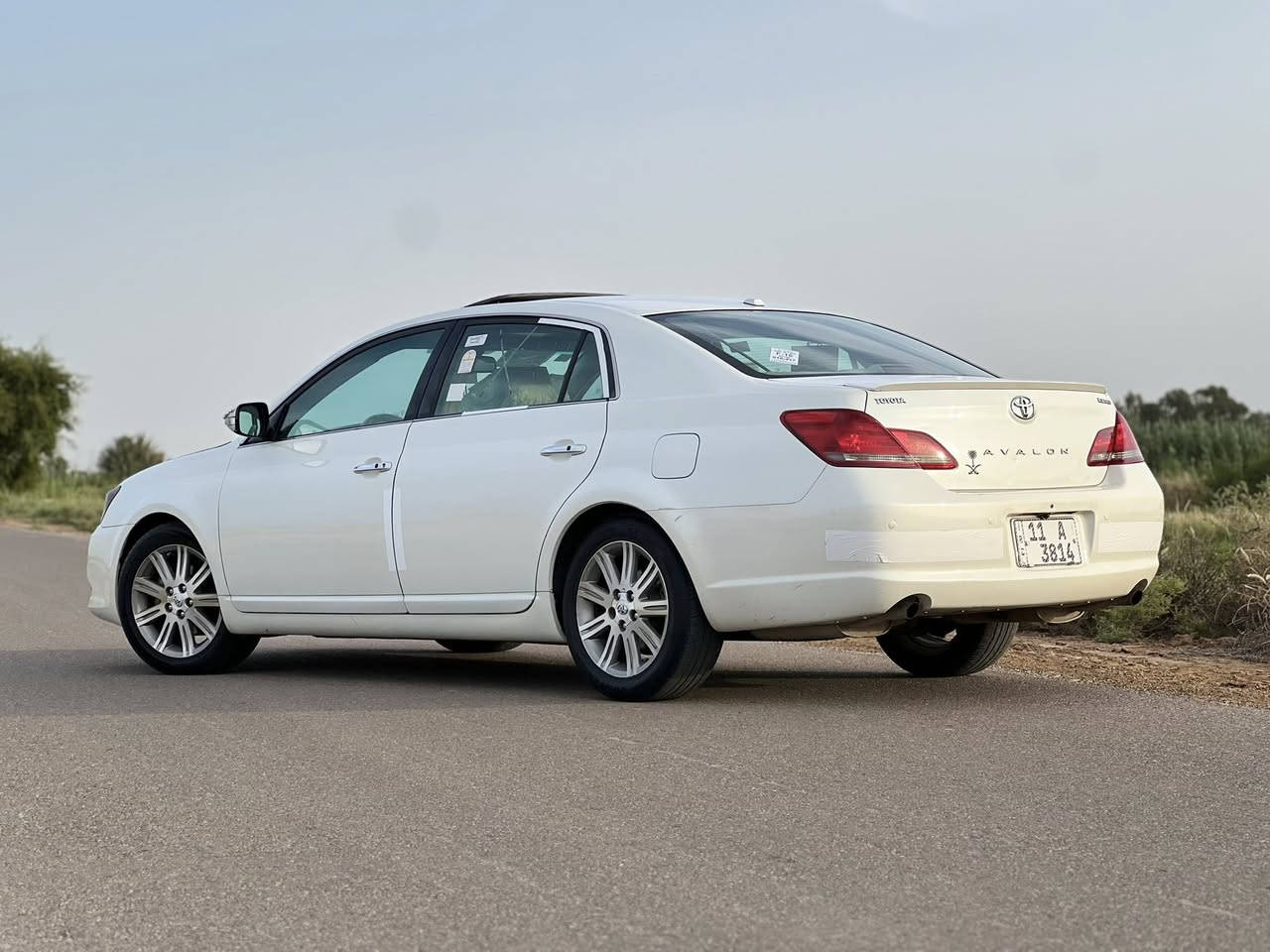 السلام عليكم 🤍
افيلون TOYOTA موديل (2008) خليجي 
رقم بغداد أنكليزي (باسمي) تحويل مباشر ثاني يوم محرك (3500) محرك وكير مكفولات حداديه امامي خلفي جديد 
تخم تاير جديد منضومه تبريد كامله جديده تبريد ثلج ❄️ 
المواصفات 
سلايد روف 
كشنات جلد +كهرباء 
خزن ميموري 
شاشه مع كامره خلفيه 
تحكم ستيرن 
بصمه أبواب عدد 5 
أنار ترحيب ع قرب 
وبعد هواي مواصفات بيه 
السياره بيه رشات صبغ شرط بدون ضربه فقط كلير سياره جديده مال بيت جني 
العنوان واسط 
السعر اتصل على الرقم او خاص بسبب النفوس الضعيفه 
رقم الهاتف ***********
