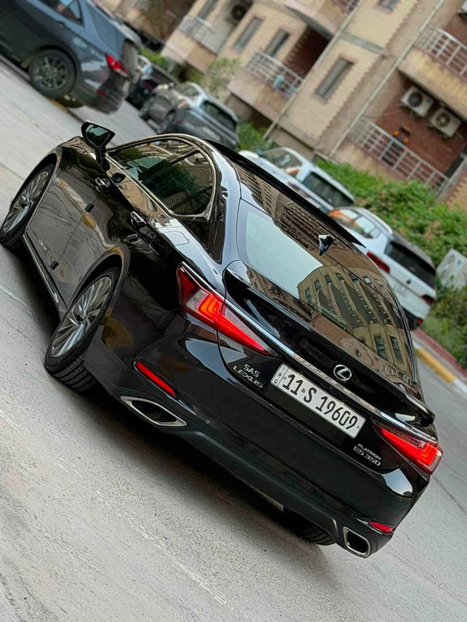 السلام عليكم ورحمة الله وبركاته 🌺

Lexus Es 350 platinum sas 

للبيع خليجي وكالة ساز العراق فول مواصفات 
موديل 2023 مواصفات بلاتينيوم تجي اعلى مواصفات بالخليجي وابرز مواصفاتها 
————————————————
. موديل ٢٠٢٣ 
. مكينة بانزين 3500 ستة سلندر ✈️
. بانوراما 
. 5 بردات - خلفيه كهرباء 
. تحكم تجوه خلفيه 
. سستم صوت (Mark Levinson)🔥
. كشنات كهرباء + تبريد 
. حساسات امامي خلفي 
. ترحيب لكزز ضوئي 
. مري شفط + قلاب 
. رادارات + نقطه عمياء 
. ويل كروم عليه تخم تاير جديد (Kumho)
. شحن وايرليس 
. ستيرن كهرباء 
. خزن ميموري وضعيات جلوس 
. شاشه ابل كار بلي 
——————————
شباب السيارة فول مواصفات بلاتينيوم 
ونظيفة جداً وسيرفس جديد من فلاتر من دهن من تايرات جاهزة على اخر ، بصمات ٢ 
كاعيات شركة وعده وجنطه مال لكزز 
ماشيه ١٠٠ الف كيلو ، مكينه وكير وصدر وتبريد كله مكفول وكاله 
السيارة بدون حادث وبدون صبغ وبدون اضرار 
فقط pdr بسيط بالباب والدعاميه الخلفيه بيه رش تقريباً نص ، اما باقي التفاصيل السيارة جديده ومقدماً شايف الخير الياخذهة واسف ع الاطالة لكن يجب التوضيح 
والسعر جداً مناسب ماعتقد اكو خليجي وبدون ضرر وفول بلاتينيوم بهذا السعر 

* ملاحظة / رقم بغداد بأسمي 
* ⁠هزة وفحص جديد 
مكان السيارة بغداد / حي الجامعة او اليرموك

السعر 315 $ ورقة وبي مجال بسيط 💵

للاستفسار   *********** ☎️
